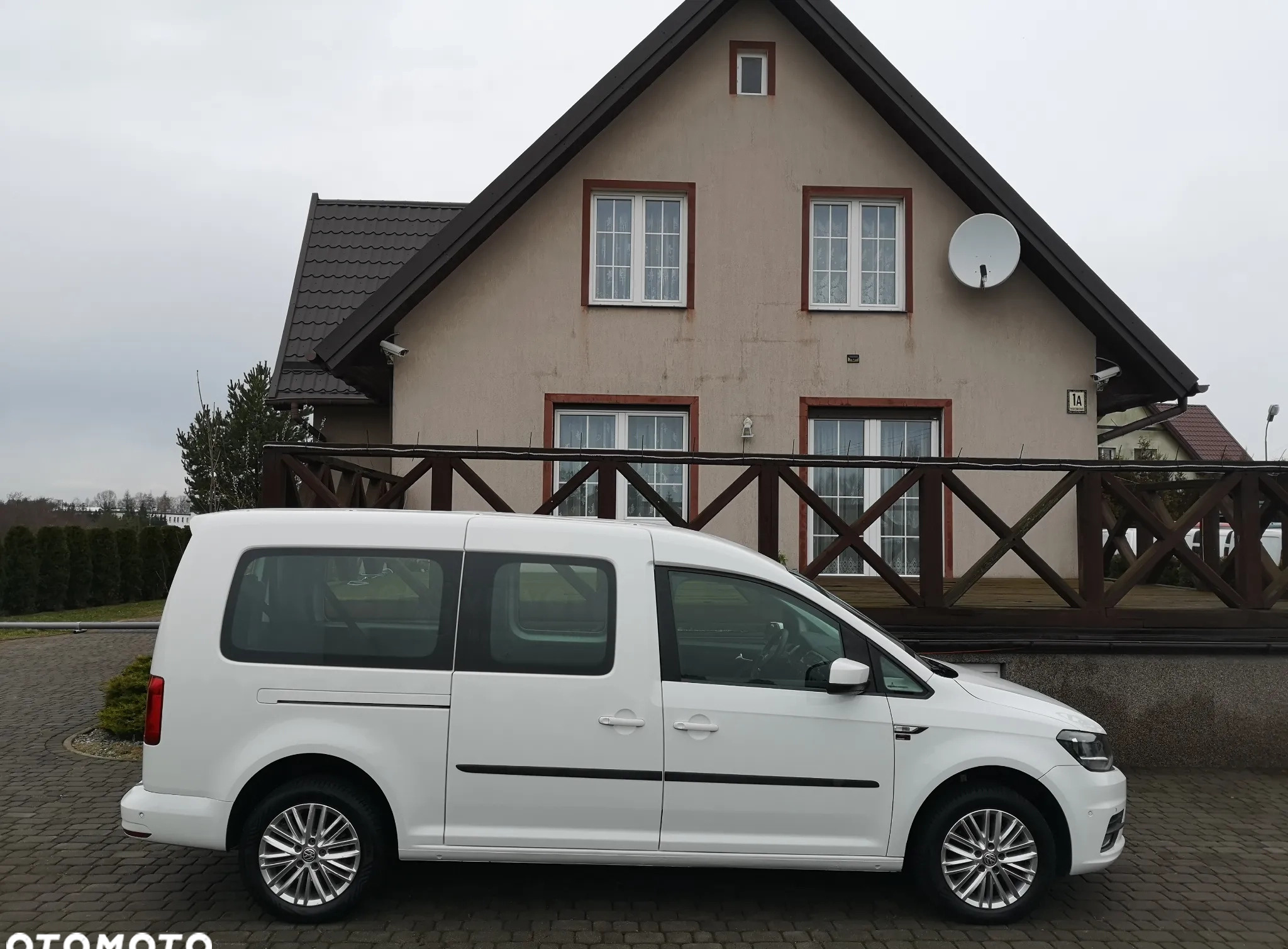 Volkswagen Caddy cena 41900 przebieg: 387669, rok produkcji 2015 z Zakroczym małe 211